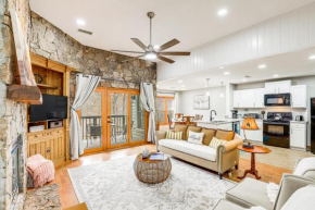 Golf Course Views Condo in Blue Ridge Mountains! Burnsville